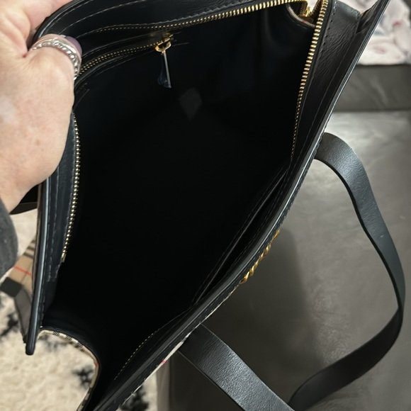 Burberry bag with gold hardware black/tan spacious tote comes with wallet. - Picture 7 of 15